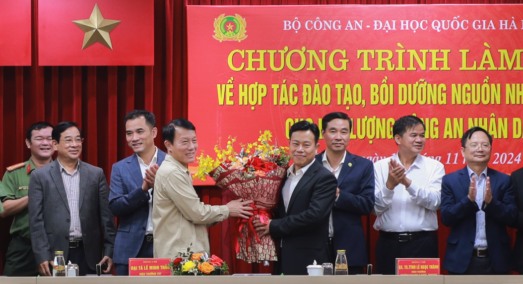 ĐH Quốc gia Hà Nội hợp tác đào tạo, bồi dưỡng nguồn nhân lực y tế cho lực lượng công an- Ảnh 1. ĐH Quốc gia Hà Nội hợp tác đào tạo, bồi dưỡng nguồn nhân lực y tế cho lực lượng công an- Ảnh 1.