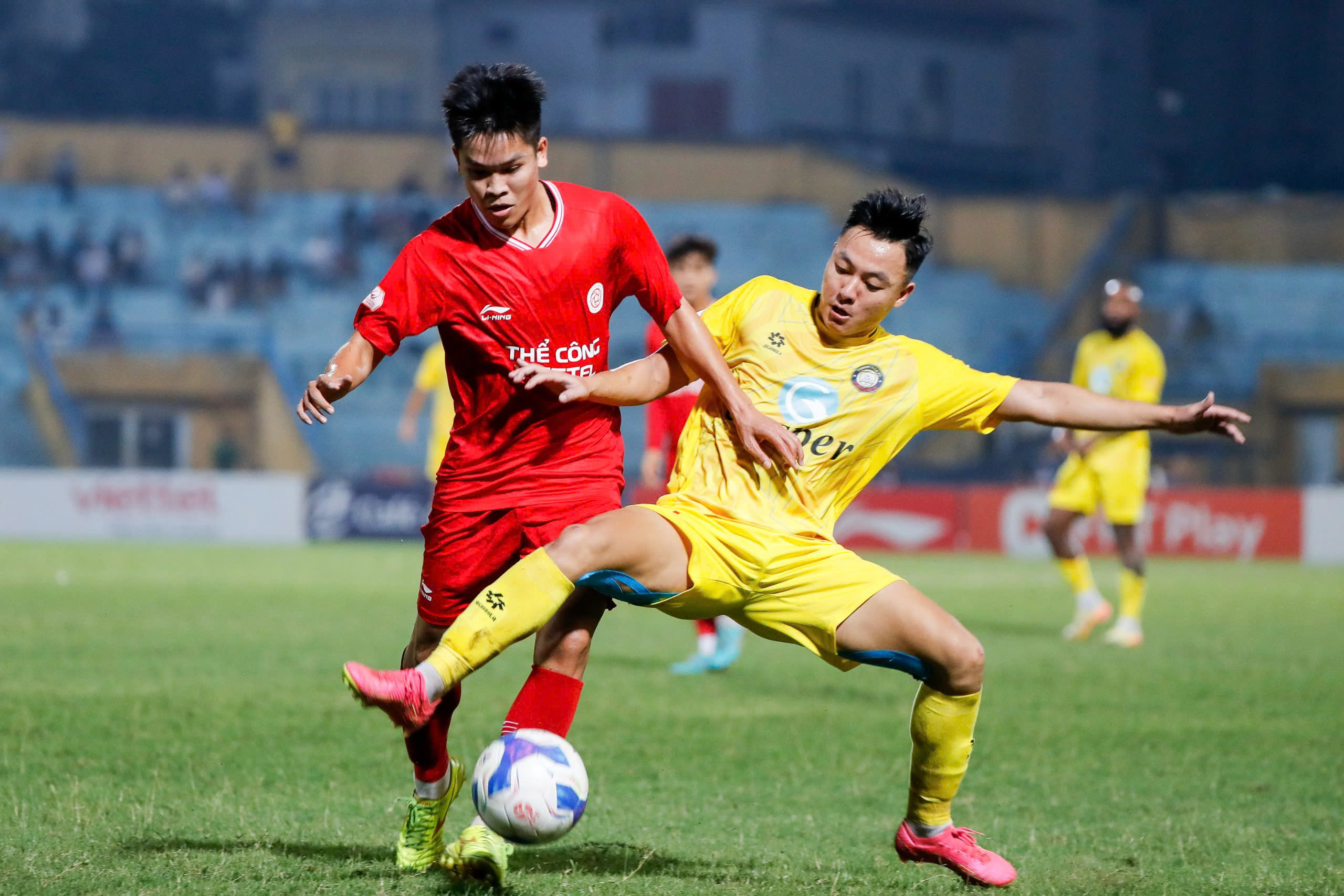 Đội bóng kỳ lạ nhất V-League: Đá thiếu người thì thắng, hơn người... lại thua- Ảnh 1. Đội bóng kỳ lạ nhất V-League: Đá thiếu người thì thắng, hơn người... lại thua- Ảnh 1.