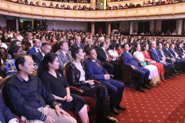 Đặc sắc Chương trình nghệ thuật "Bài ca kết đoàn" của Dàn đồng ca Nga Turetskiy - Ảnh 1. Đặc sắc Chương trình nghệ thuật "Bài ca kết đoàn" của Dàn đồng ca Nga Turetskiy - Ảnh 1.