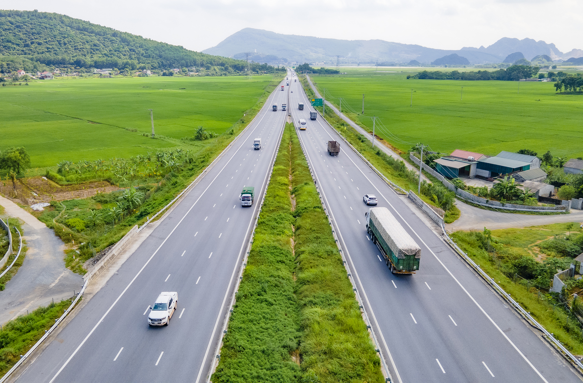 Đại biểu Quốc hội ấn tượng đột phá hạ tầng giao thông- Ảnh 1. Đại biểu Quốc hội ấn tượng đột phá hạ tầng giao thông- Ảnh 1.
