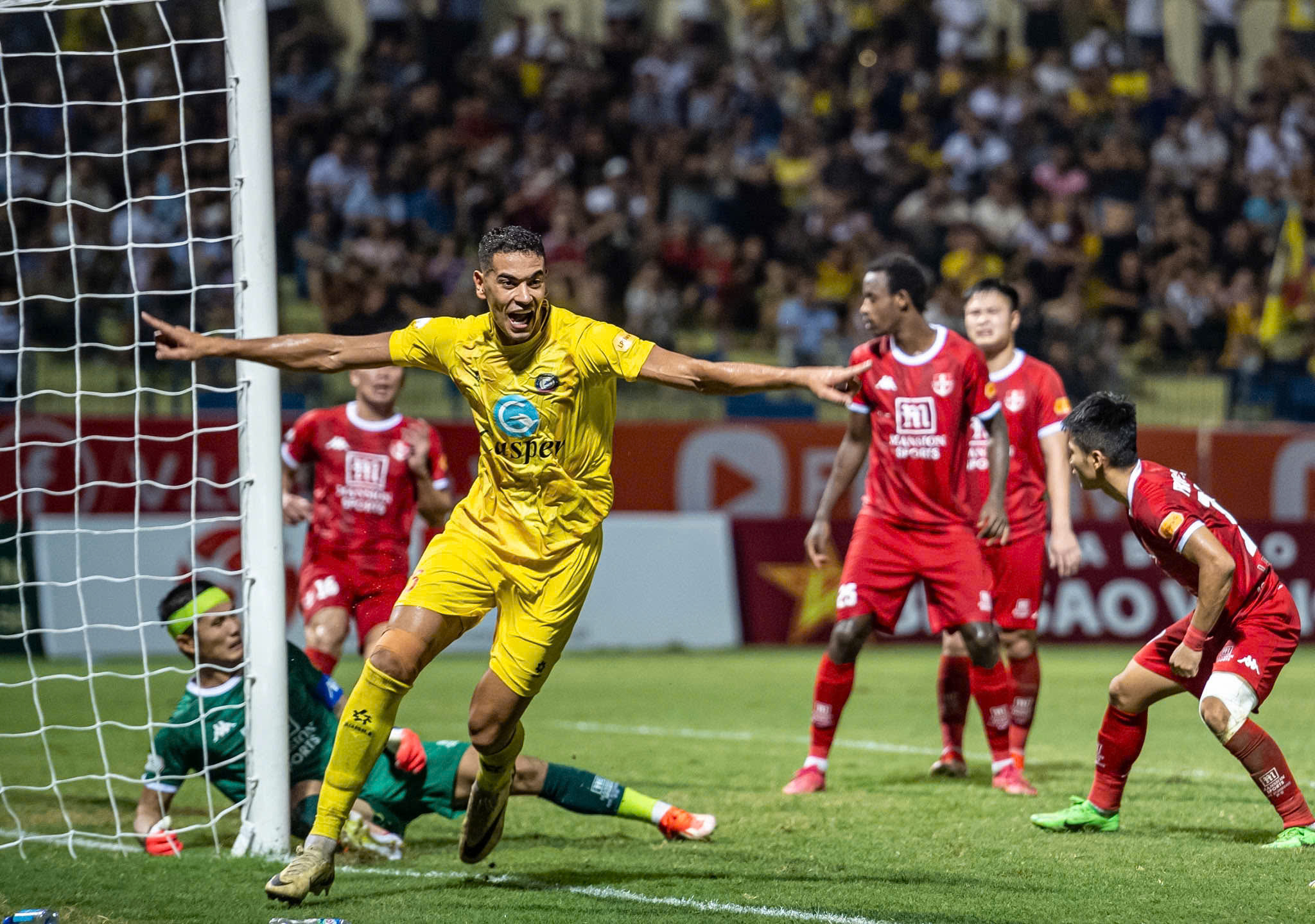 Đẳng cấp của HLV Popov và Polking giúp thầy ngoại phá dớp ở V-League?- Ảnh 2. Đẳng cấp của HLV Popov và Polking giúp thầy ngoại phá dớp ở V-League?- Ảnh 2.