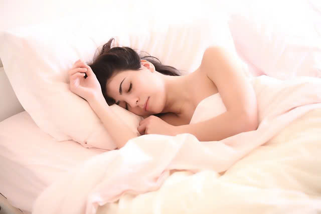 Đắp chăn kiểu này, có thể mang đến điều kỳ diệu cho giấc ngủ của bạn- Ảnh 1. Đắp chăn kiểu này, có thể mang đến điều kỳ diệu cho giấc ngủ của bạn- Ảnh 1.