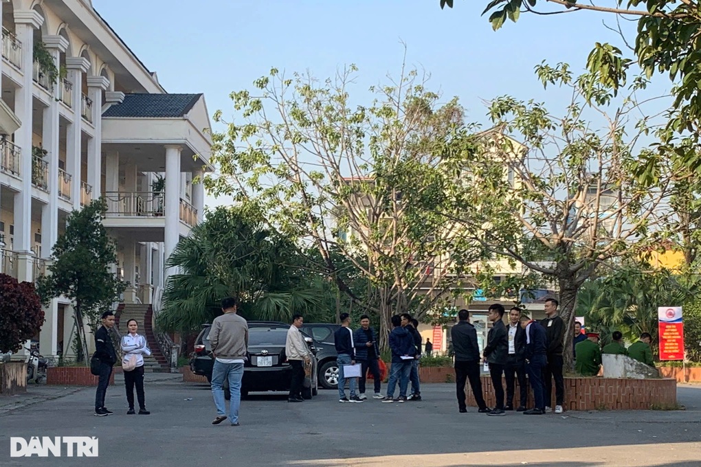 Đấu giá đất huyện Thanh Oai: Khách hàng đồng loạt bỏ cuộc - 1 Đấu giá đất huyện Thanh Oai: Khách hàng đồng loạt bỏ cuộc - 1