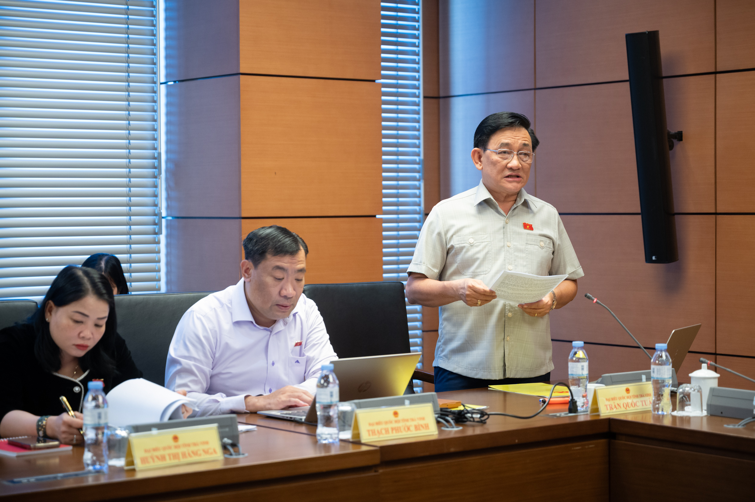Đề xuất chế tài quản lý nội dung quảng cáo trên phương tiện giao thông- Ảnh 2. Đề xuất chế tài quản lý nội dung quảng cáo trên phương tiện giao thông- Ảnh 2.