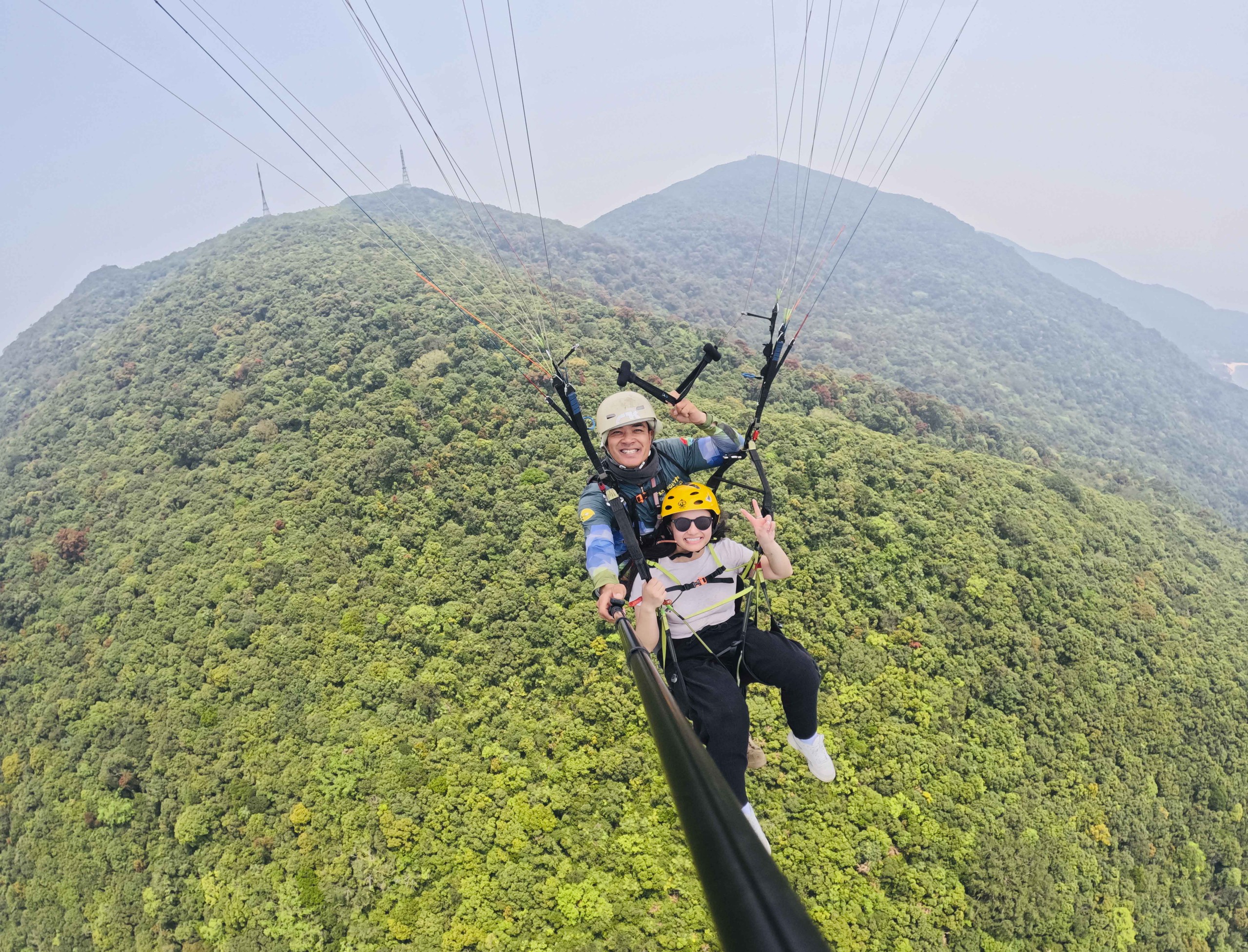 Đến Đà Nẵng du khách thử trải nghiệm bay dù lượn tại bán đảo Sơn Trà - Ảnh 1. Đến Đà Nẵng du khách thử trải nghiệm bay dù lượn tại bán đảo Sơn Trà - Ảnh 1.