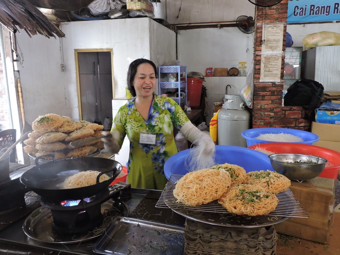 Đi chợ nổi Cái Răng, nhớ ghé ăn pizza hủ tiếu - Ảnh 2. Đi chợ nổi Cái Răng, nhớ ghé ăn pizza hủ tiếu - Ảnh 2.