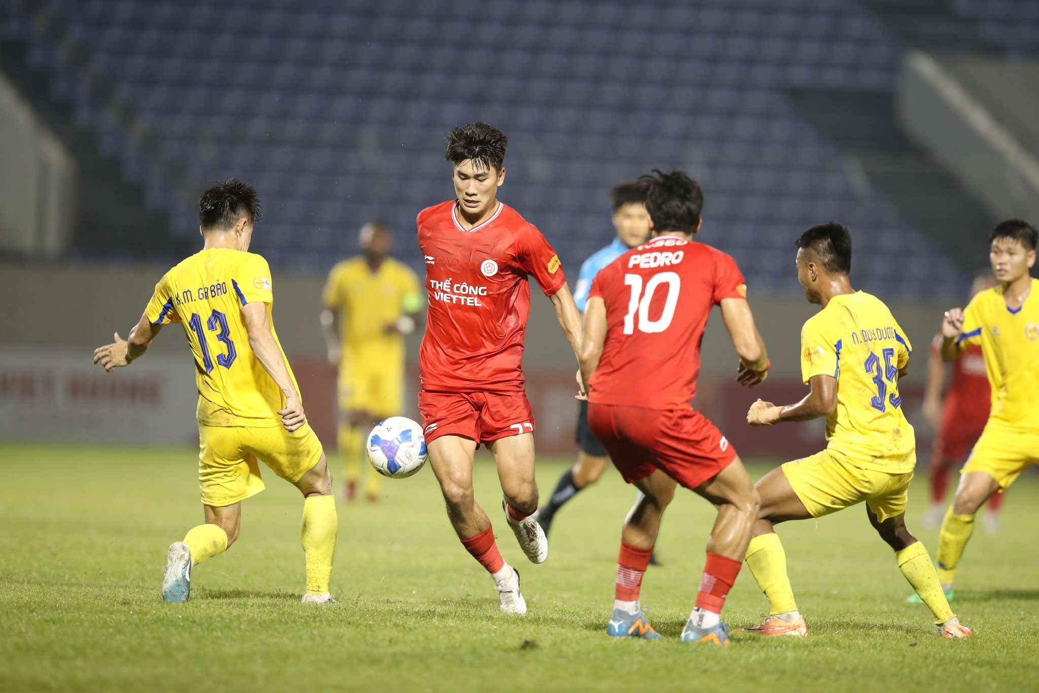 Bảng xếp hạng vòng 6 V-League mới nhất: Đội CAHN chiếm đỉnh bảng, HAGL rớt sâu- Ảnh 1. Bảng xếp hạng vòng 6 V-League mới nhất: Đội CAHN chiếm đỉnh bảng, HAGL rớt sâu- Ảnh 1.