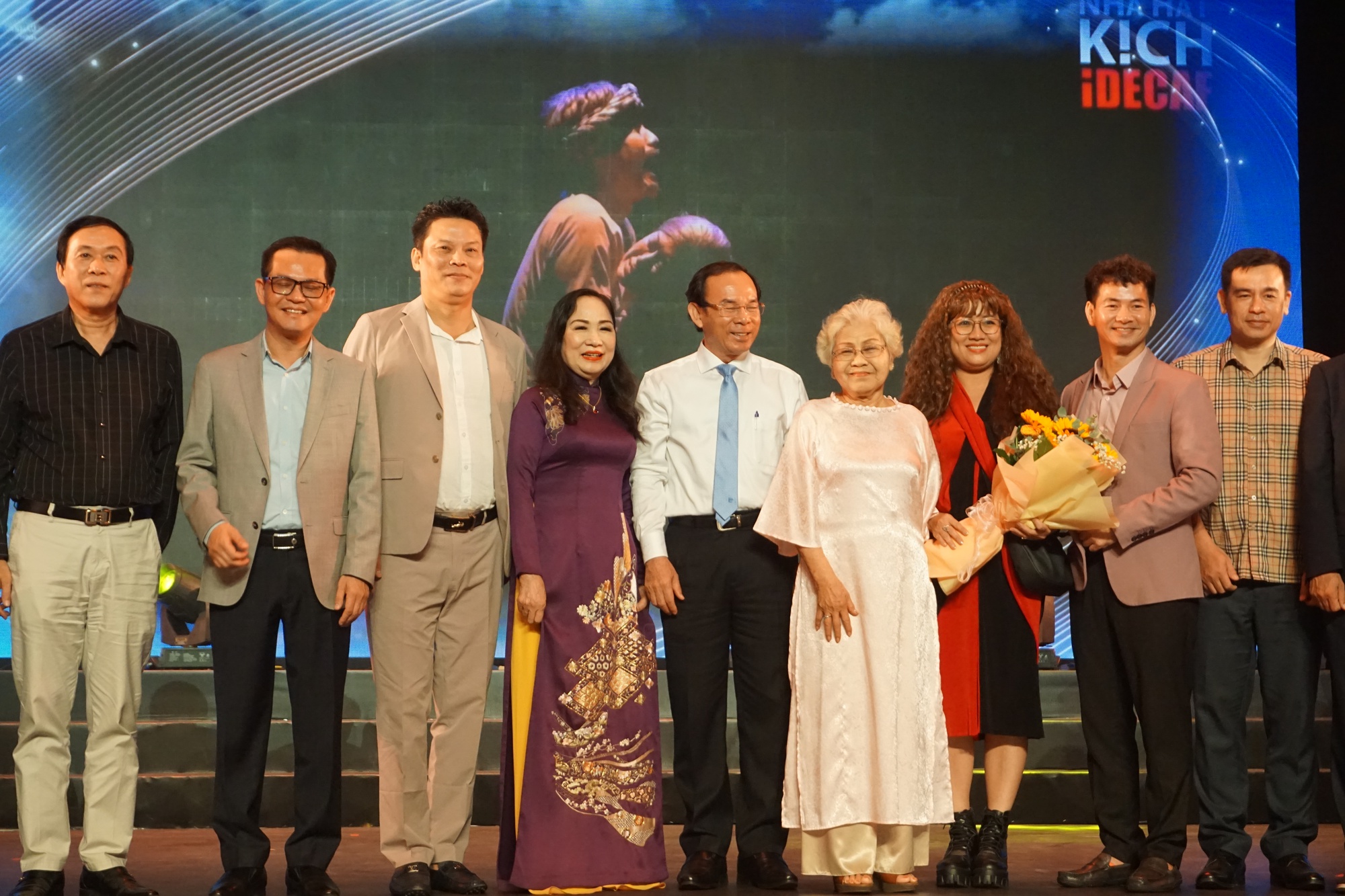 Lãnh đạo TP HCM tham dự khai mạc Liên hoan Sân khấu TP HCM lần 1 – năm 2024- Ảnh 1. Lãnh đạo TP HCM tham dự khai mạc Liên hoan Sân khấu TP HCM lần 1 – năm 2024- Ảnh 1.