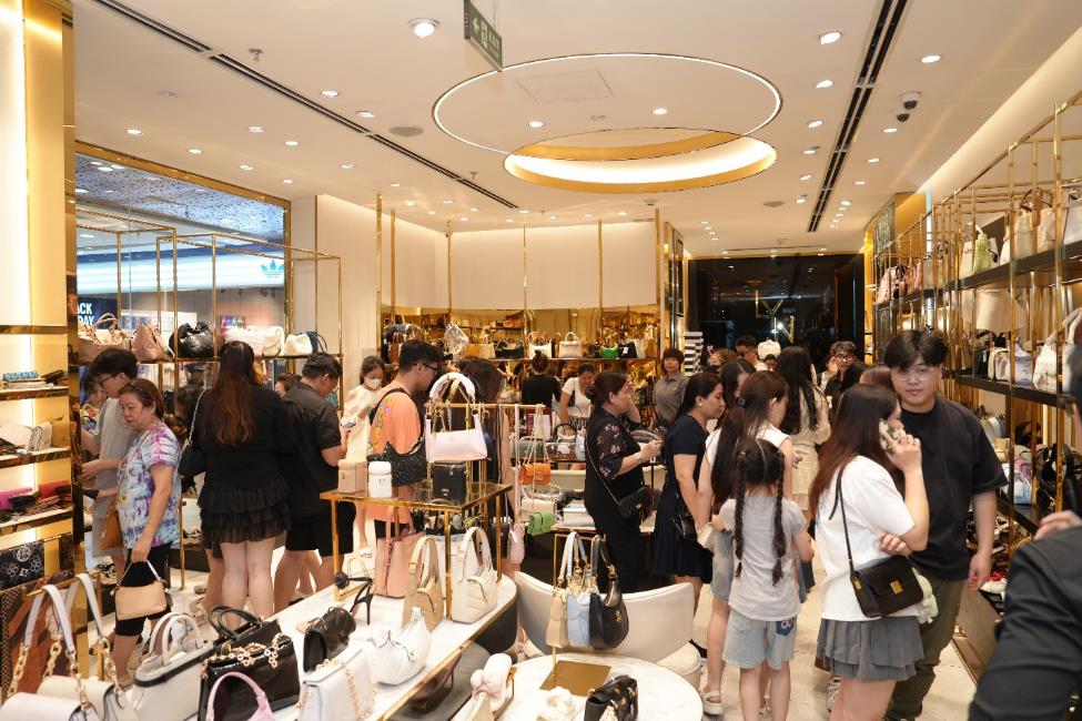 “Đột kích” Vincom săn deal khủng, rinh quà đỉnh dịp Black Friday- Ảnh 1. “Đột kích” Vincom săn deal khủng, rinh quà đỉnh dịp Black Friday- Ảnh 1.