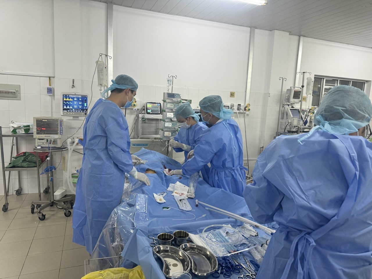 Đưa con đi khám bệnh, người mẹ trẻ bỗng khó thở rồi ngừng tim 10 phút- Ảnh 2. Đưa con đi khám bệnh, người mẹ trẻ bỗng khó thở rồi ngừng tim 10 phút- Ảnh 2.