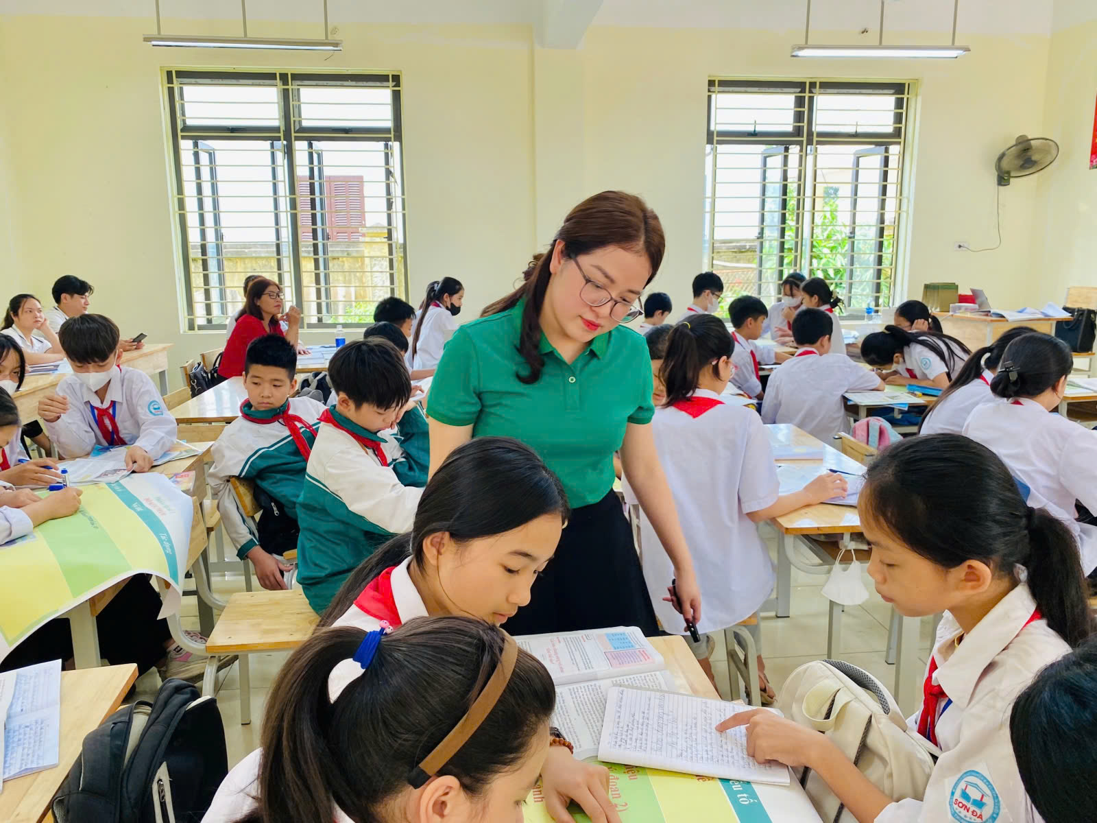 Đưa nhà giáo giỏi về với học sinh ngoại thành- Ảnh 1. Đưa nhà giáo giỏi về với học sinh ngoại thành- Ảnh 1.