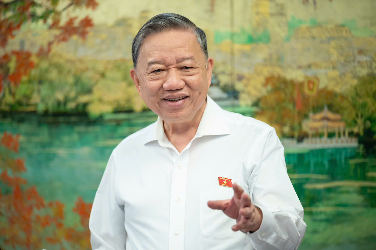 Tổng Bí thư: 'Đừng để luật ra đời thầy cô giáo lại thấy khó khăn hơn'- Ảnh 1. Tổng Bí thư: 'Đừng để luật ra đời thầy cô giáo lại thấy khó khăn hơn'- Ảnh 1.