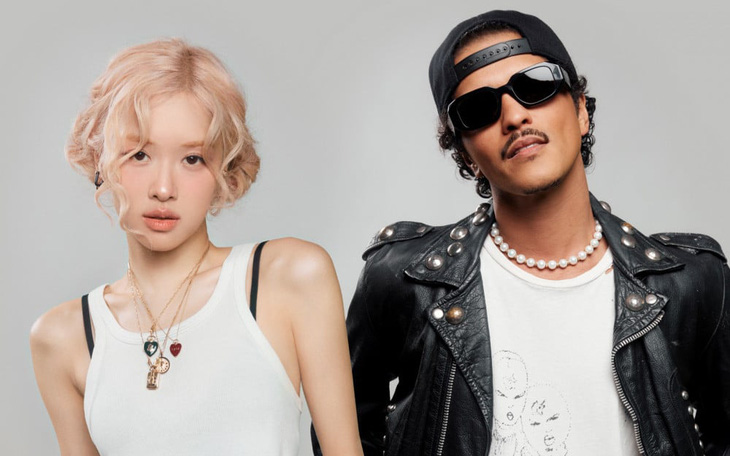 Rosé BlackPink và Bruno Mars mang hit APT. đến MAMA 2024 - Ảnh 1. G-Dragon tất bật style 'bà thím', Rosé và Bruno Mars mang hit APT. cùng đến MAMA 2024, - Ảnh 2.