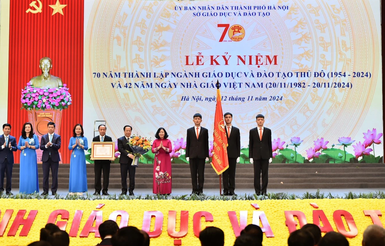 Bộ trưởng Nguyễn Kim Sơn: 'Giáo dục thủ đô phải hướng tới là nền giáo dục thanh lịch'- Ảnh 3. Bộ trưởng Nguyễn Kim Sơn: 'Giáo dục thủ đô phải hướng tới là nền giáo dục thanh lịch'- Ảnh 3.