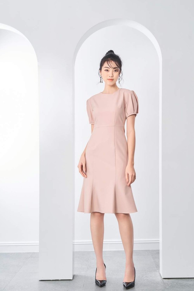 Giúp nàng quyến rũ trong từng bước đi với váy đuôi cá- Ảnh 1. Giúp nàng quyến rũ trong từng bước đi với váy đuôi cá- Ảnh 1.