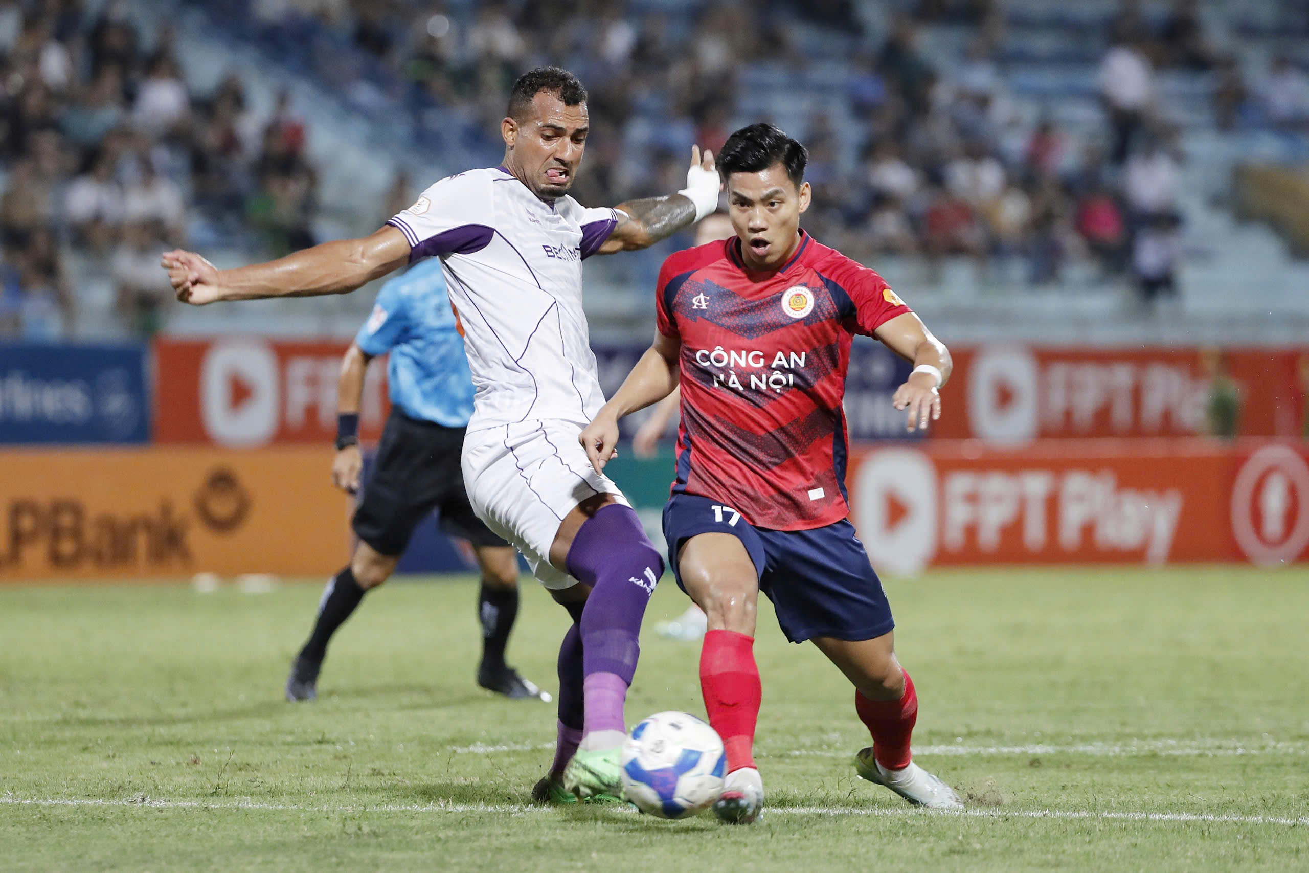 Lịch thi đấu V-League hôm nay: Nam Định và CLB CAHN ra trận, ngôi đầu đổi chủ?- Ảnh 2. Lịch thi đấu V-League hôm nay: Nam Định và CLB CAHN ra trận, ngôi đầu đổi chủ?- Ảnh 2.