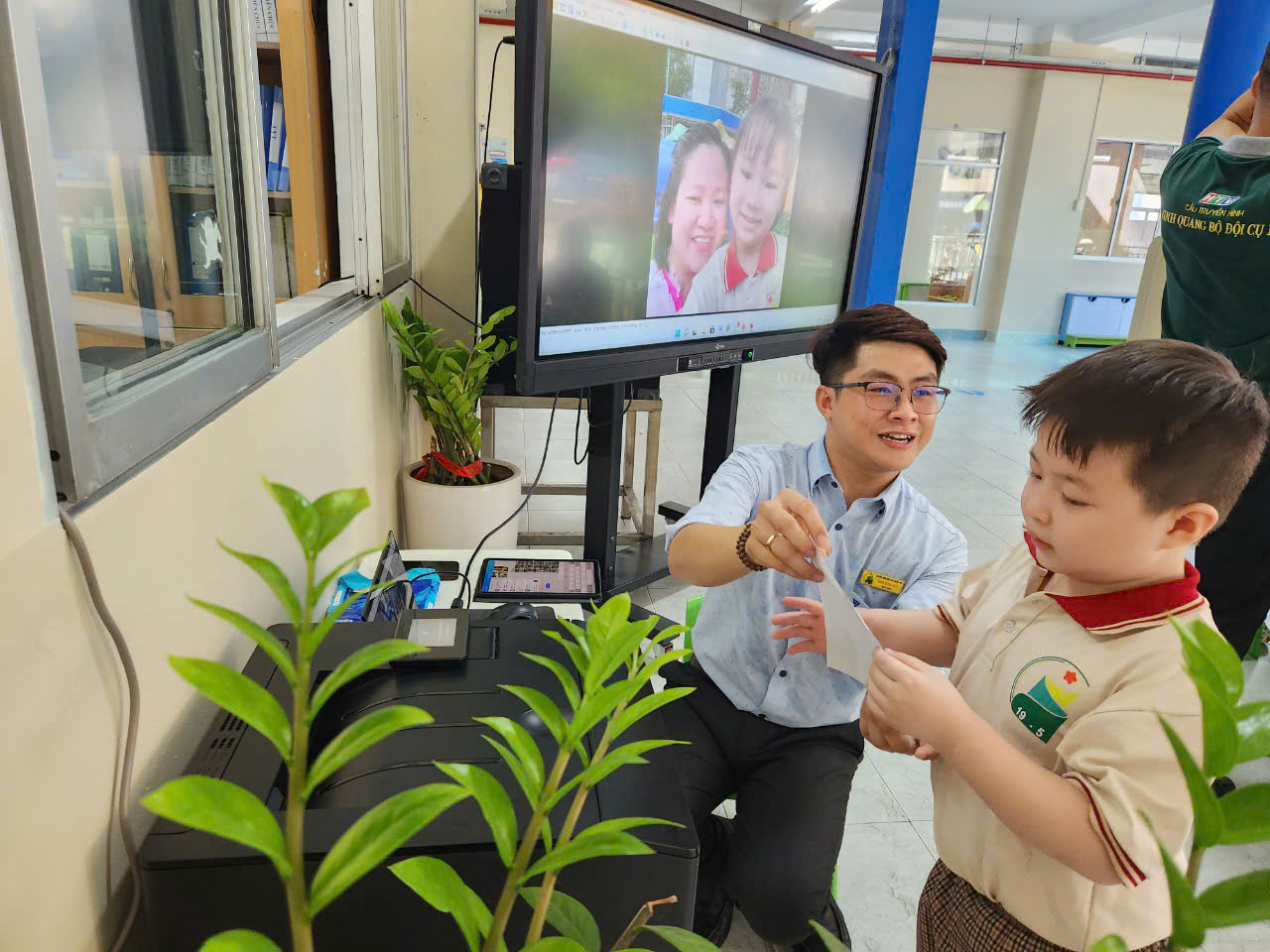 Hai anh em song sinh được tuyên dương Nhà giáo trẻ tiêu biểu TP.HCM cùng một ngày- Ảnh 2. Hai anh em song sinh được tuyên dương Nhà giáo trẻ tiêu biểu TP.HCM cùng một ngày- Ảnh 2.