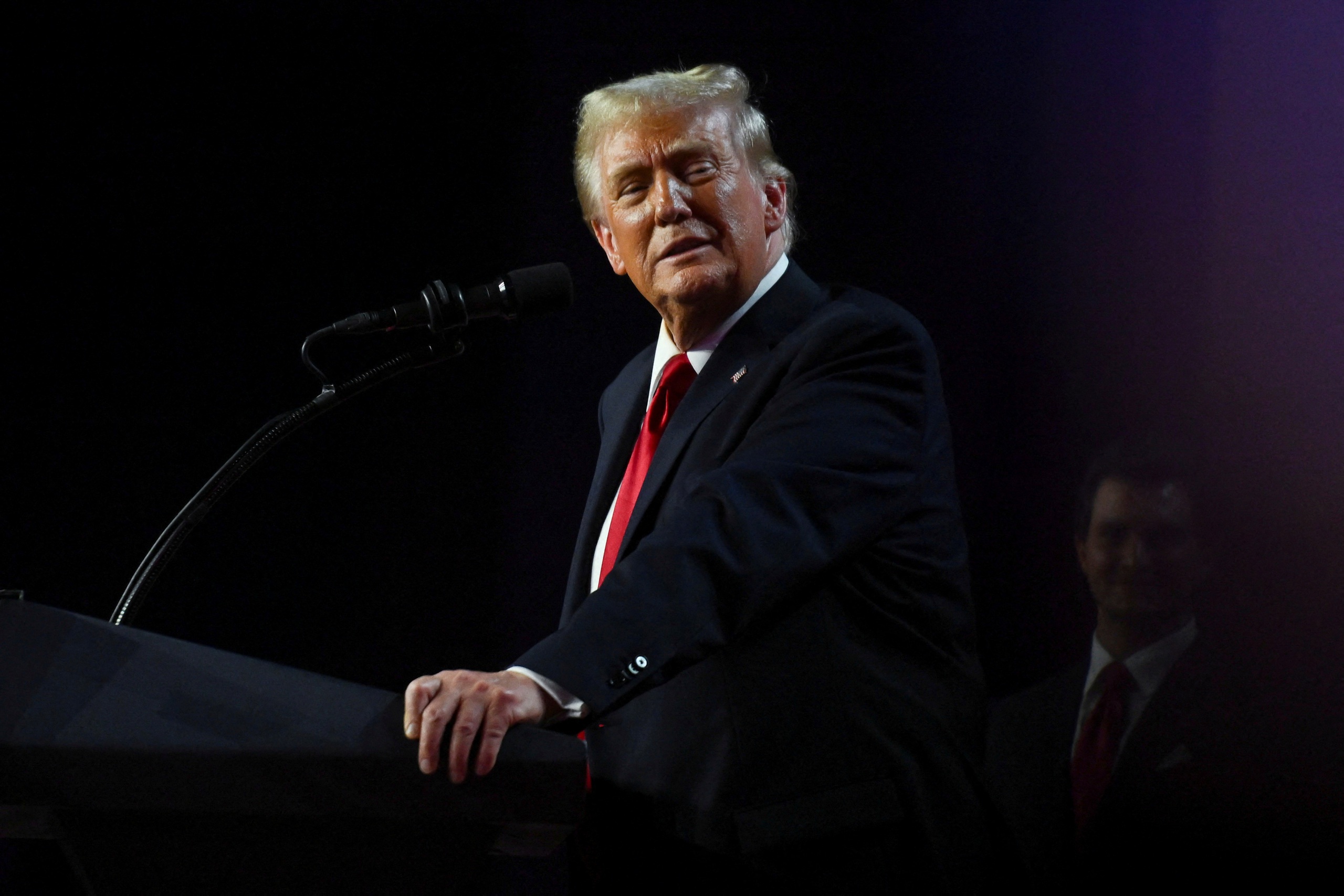 Hai vụ án hình sự đối với ông Trump chính thức bị bãi bỏ- Ảnh 1. Hai vụ án hình sự đối với ông Trump chính thức bị bãi bỏ- Ảnh 1.