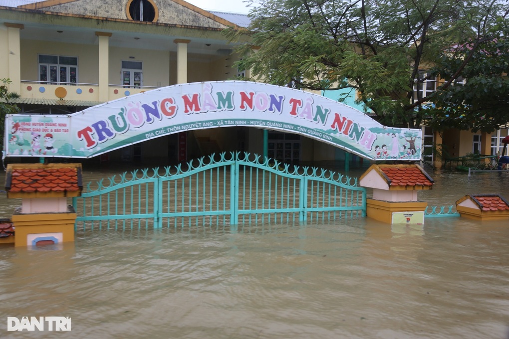 Học sinh vùng lũ trở lại trường, ngành giáo dục thiệt hại khoảng 13 tỷ đồng - 1 Học sinh vùng lũ trở lại trường, ngành giáo dục thiệt hại khoảng 13 tỷ đồng - 1