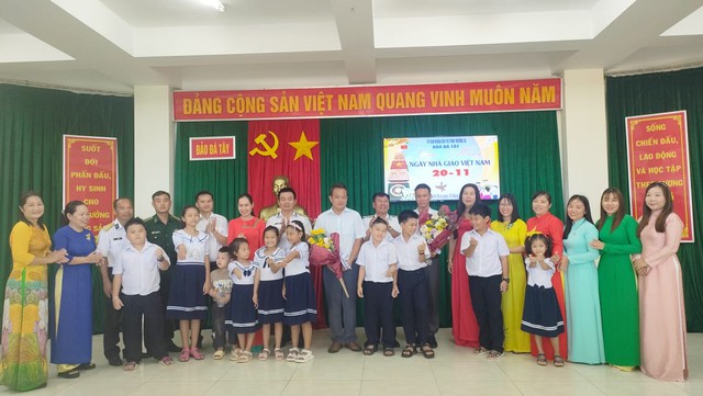 Huyện đảo Trường Sa tri ân các nhà giáo - Ảnh 1. Huyện đảo Trường Sa tri ân các nhà giáo - Ảnh 1.