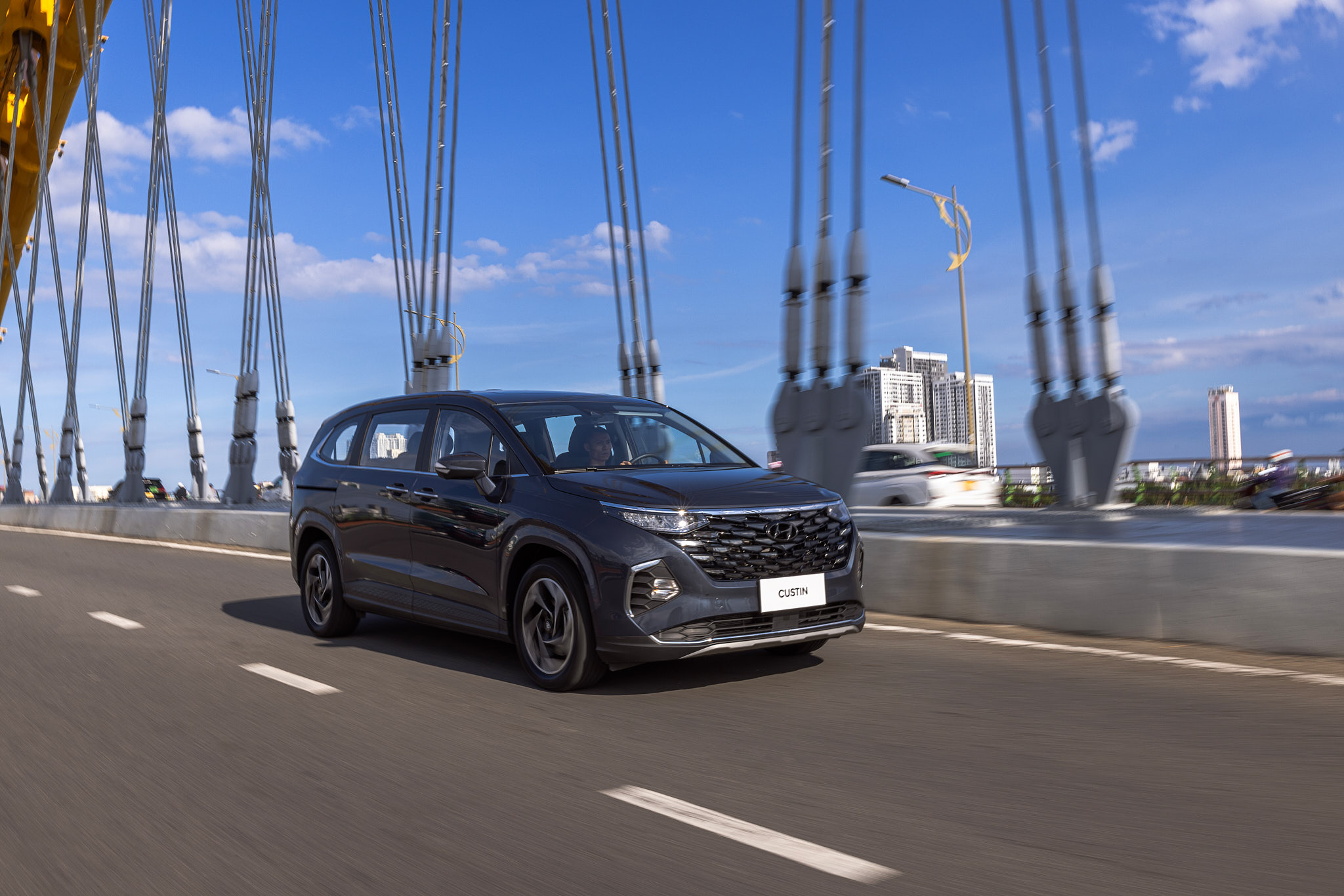 Hyundai Custin - 1 - Vietnam.vn