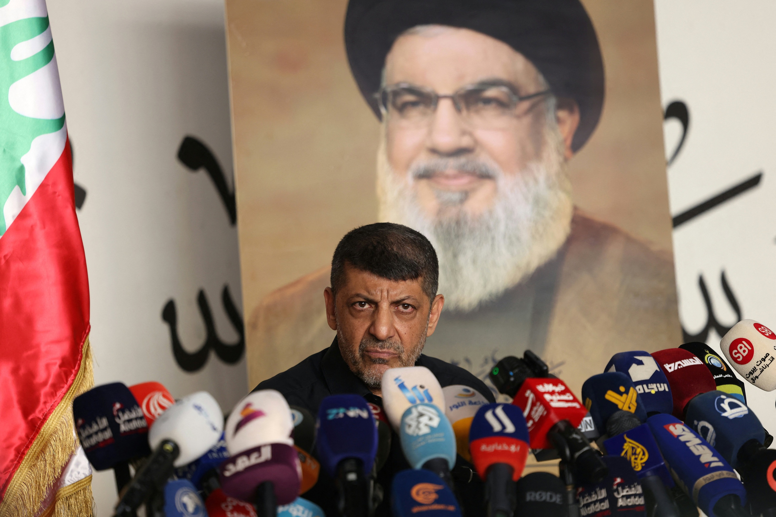 Israel tấn công hơn 200 mục tiêu ở Li Băng, phát ngôn viên Hezbollah thiệt mạng- Ảnh 1. Israel tấn công hơn 200 mục tiêu ở Li Băng, phát ngôn viên Hezbollah thiệt mạng- Ảnh 1.