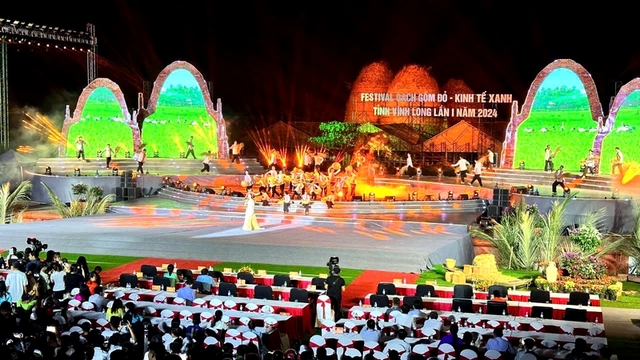 Khai mạc Festival Gạch Gốm đỏ - Kinh tế Xanh tỉnh Vĩnh Long - Ảnh 1. Khai mạc Festival Gạch Gốm đỏ - Kinh tế Xanh tỉnh Vĩnh Long - Ảnh 1.