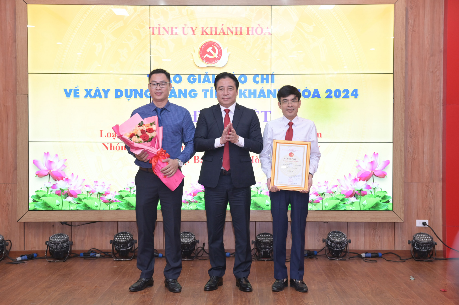 khanh hoa trao giai bao chi ve xay dung dang tinh lan thu iv nam 2024 hinh 1