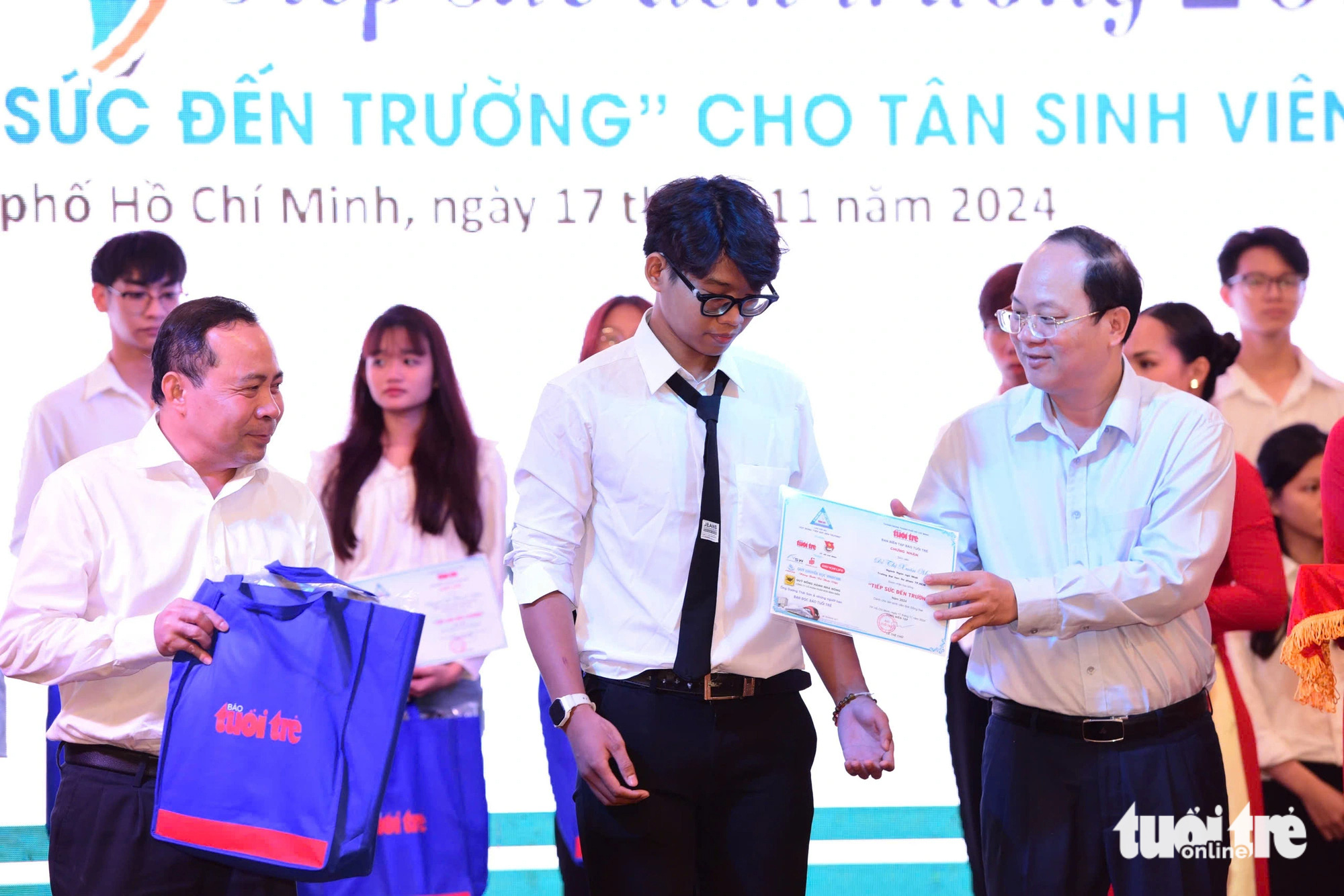 Khép lại Tiếp sức đến trường 2024: Mở cánh cửa đời mình bằng khát vọng lớn lao - Ảnh 1. Khép lại Tiếp sức đến trường 2024: Mở cánh cửa đời mình bằng khát vọng lớn lao - Ảnh 1.