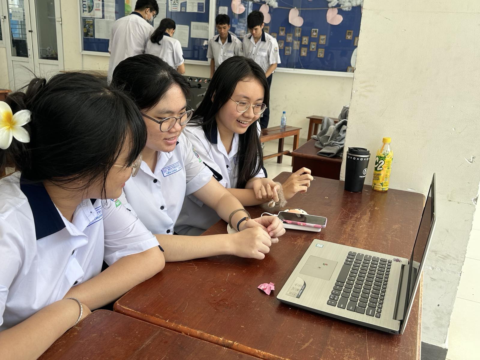 Không kiểm tra, đánh giá học sinh vượt quá yêu cầu chương trình - Ảnh 1. Không kiểm tra, đánh giá học sinh vượt quá yêu cầu chương trình - Ảnh 1.