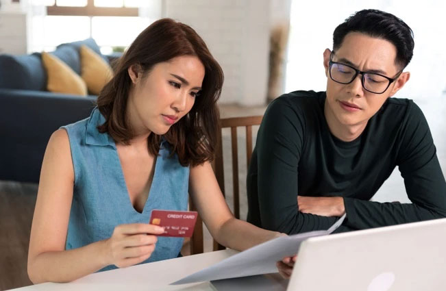 Làm thủ tục ly hôn người phụ nữ mới biết chồng có 'quỹ đen' hàng trăm tỷ- Ảnh 1. Làm thủ tục ly hôn người phụ nữ mới biết chồng có 'quỹ đen' hàng trăm tỷ- Ảnh 1.