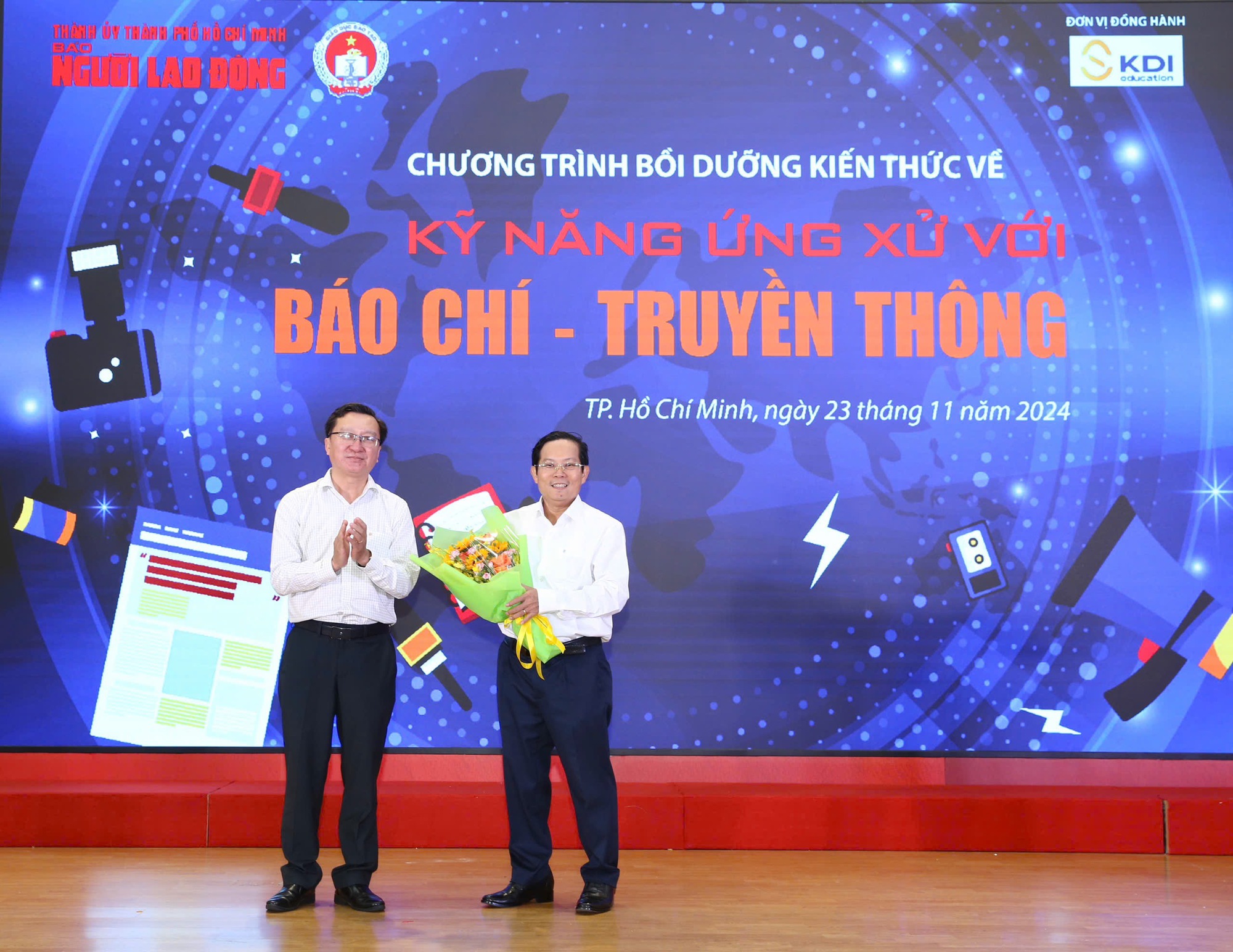 Lãnh đạo của gần 50 trường THPT tham dự bồi dưỡng về “Kỹ năng ứng xử với báo chí - truyền thông”- Ảnh 4. Lãnh đạo của gần 50 trường THPT tham dự bồi dưỡng về “Kỹ năng ứng xử với báo chí - truyền thông”- Ảnh 4.