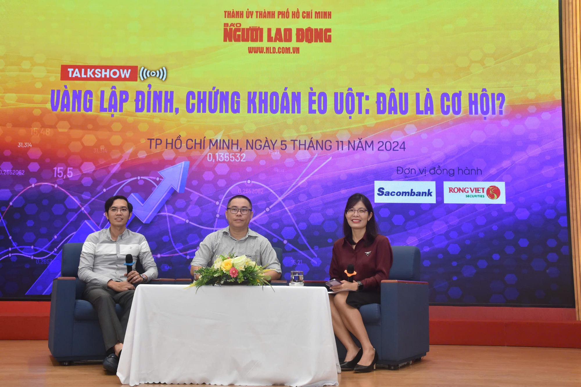 Livestream talkshow: Vàng lập đỉnh, chứng khoán èo uột: Đâu là cơ hội?- Ảnh 1. Livestream talkshow: Vàng lập đỉnh, chứng khoán èo uột: Đâu là cơ hội?- Ảnh 1.