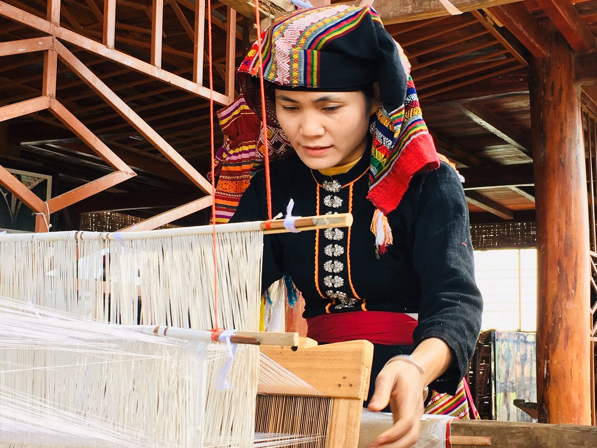 Mở đường cho thổ cẩm xứ Nghệ đi xa - Ảnh 1. Mở đường cho thổ cẩm xứ Nghệ đi xa - Ảnh 1.