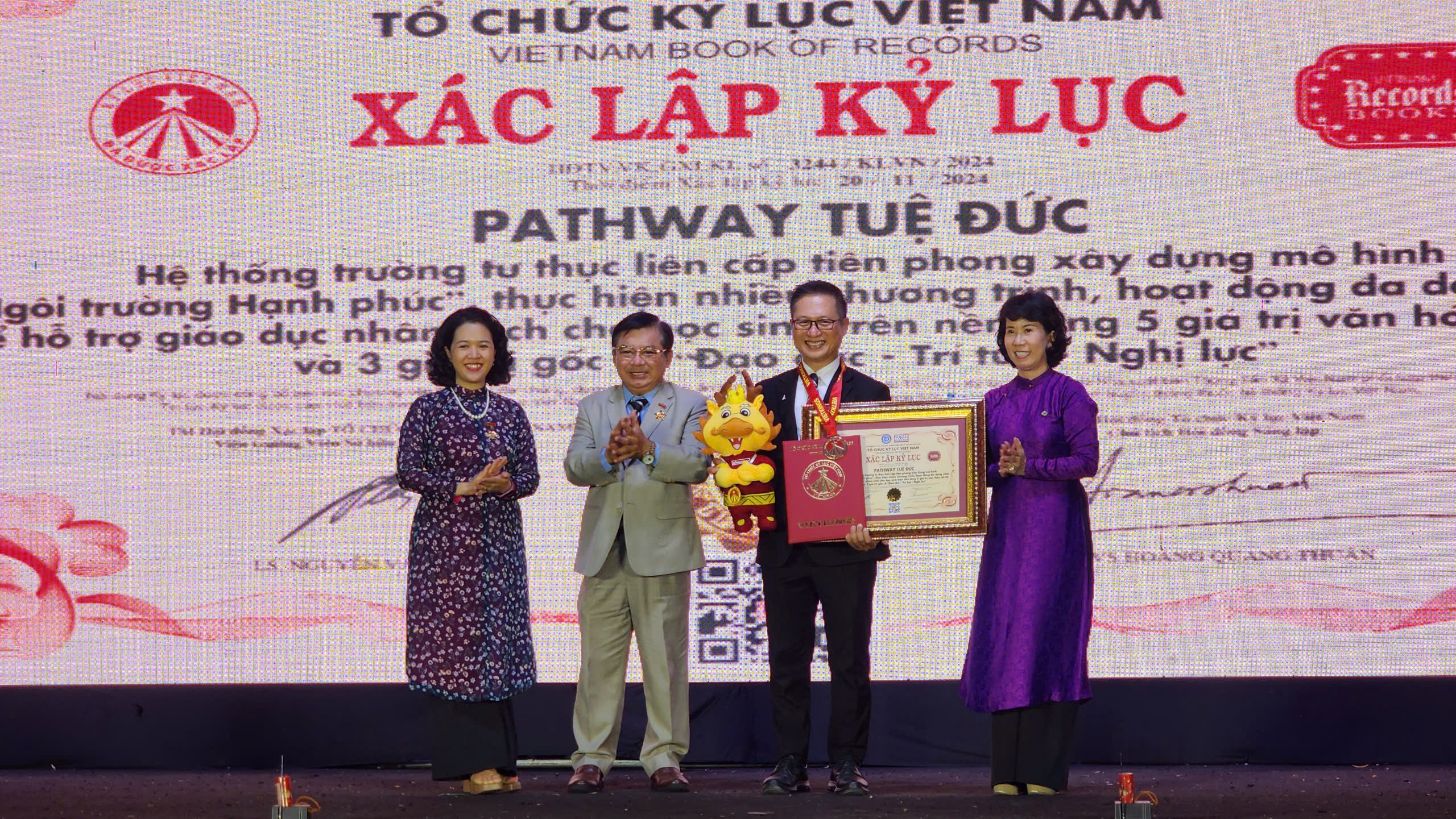 Một hệ thống trường học được xác lập kỷ lục Việt Nam- Ảnh 1. Một hệ thống trường học được xác lập kỷ lục Việt Nam- Ảnh 1.