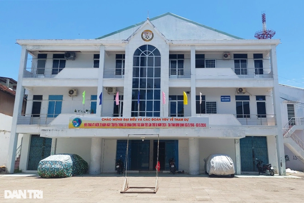 Một phó giám đốc sở ở Bình Định bị tố giác liên quan bằng cấp - 1 Một phó giám đốc sở ở Bình Định bị tố giác liên quan bằng cấp - 1