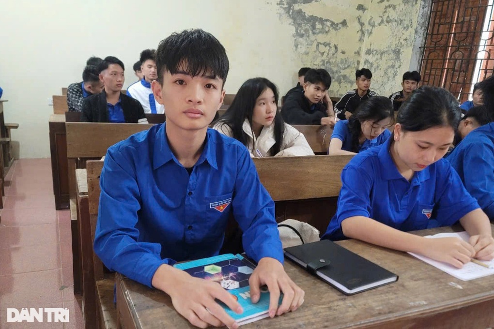 Nghị lực của nam sinh nghèo có số phận bi đát - 1 Nghị lực của nam sinh nghèo có số phận bi đát - 1
