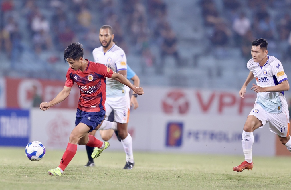 Ngoại binh tỏa sáng rực rỡ, CLB Công an Hà Nội giành ngôi đầu V-League - 2 Ngoại binh tỏa sáng rực rỡ, CLB Công an Hà Nội giành ngôi đầu V-League - 2