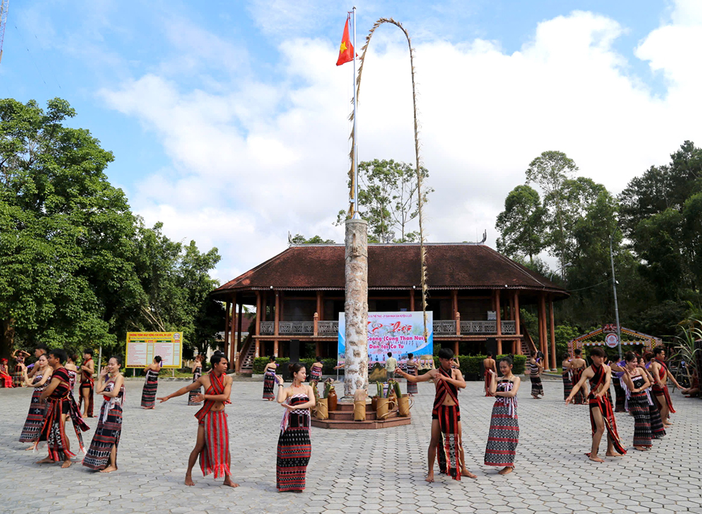 Những lễ hội độc đáo: Người Cơ Tu mở hội tạ ơn núi rừng- Ảnh 1. Những lễ hội độc đáo: Người Cơ Tu mở hội tạ ơn núi rừng- Ảnh 1.