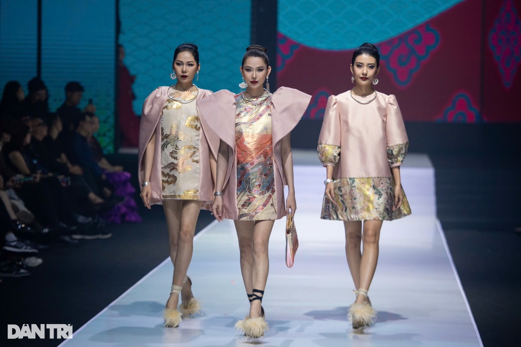 Người mẫu chuyển giới xinh đẹp, đắt show tại Tuần lễ Thời trang Việt Nam - 1 Người mẫu chuyển giới xinh đẹp, đắt show tại Tuần lễ Thời trang Việt Nam - 1
