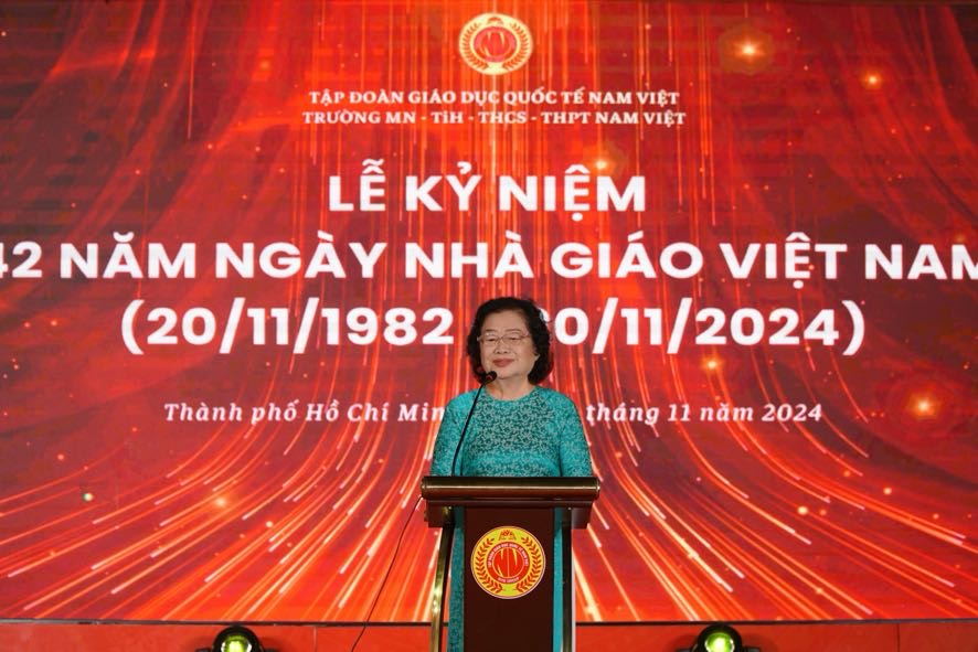 Nguyên Phó Chủ tịch nước Trương Mỹ Hoa dự kỷ niệm Ngày Nhà giáo Việt Nam tại Trường Nam Việt- Ảnh 1. Nguyên Phó Chủ tịch nước Trương Mỹ Hoa dự kỷ niệm Ngày Nhà giáo Việt Nam tại Trường Nam Việt- Ảnh 1.