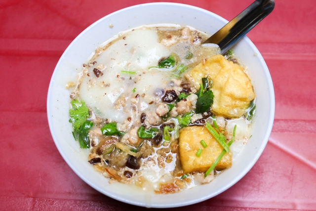 Món ngon mùa đông bổ rẻ: Những quán bánh đúc nóng nổi tiếng Hà Nội và cách thử làm chuẩn vị tại nhà- Ảnh 2. Món ngon mùa đông bổ rẻ: Những quán bánh đúc nóng nổi tiếng Hà Nội và cách thử làm chuẩn vị tại nhà- Ảnh 2.