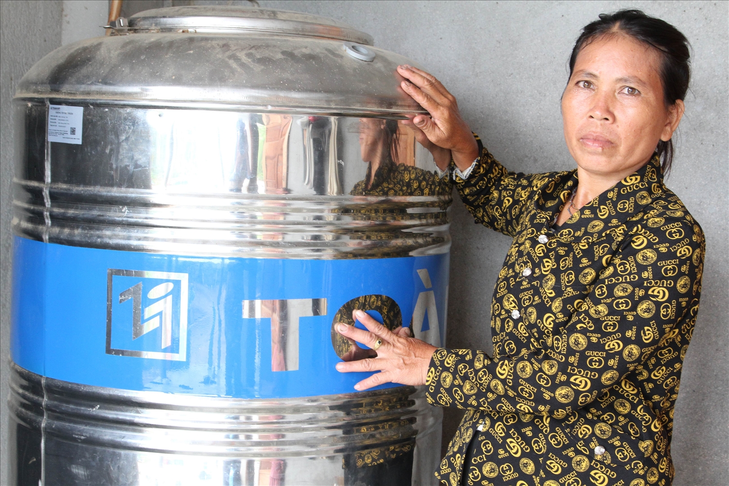 Gia đình bà Dương Thị Gánh, dân tộc Chăm ở thôn Bỉnh Nghĩa, xã Bắc Sơn, huyện Hàm Thuận Bắc được Chương trình MTQG 1719 hỗ trợ bồn dựng nước sinh hoạt. Gia đình bà Dương Thị Gánh, dân tộc Chăm ở thôn Bỉnh Nghĩa, xã Bắc Sơn, huyện Hàm Thuận Bắc được Chương trình MTQG 1719 hỗ trợ bồn dựng nước sinh hoạt.
