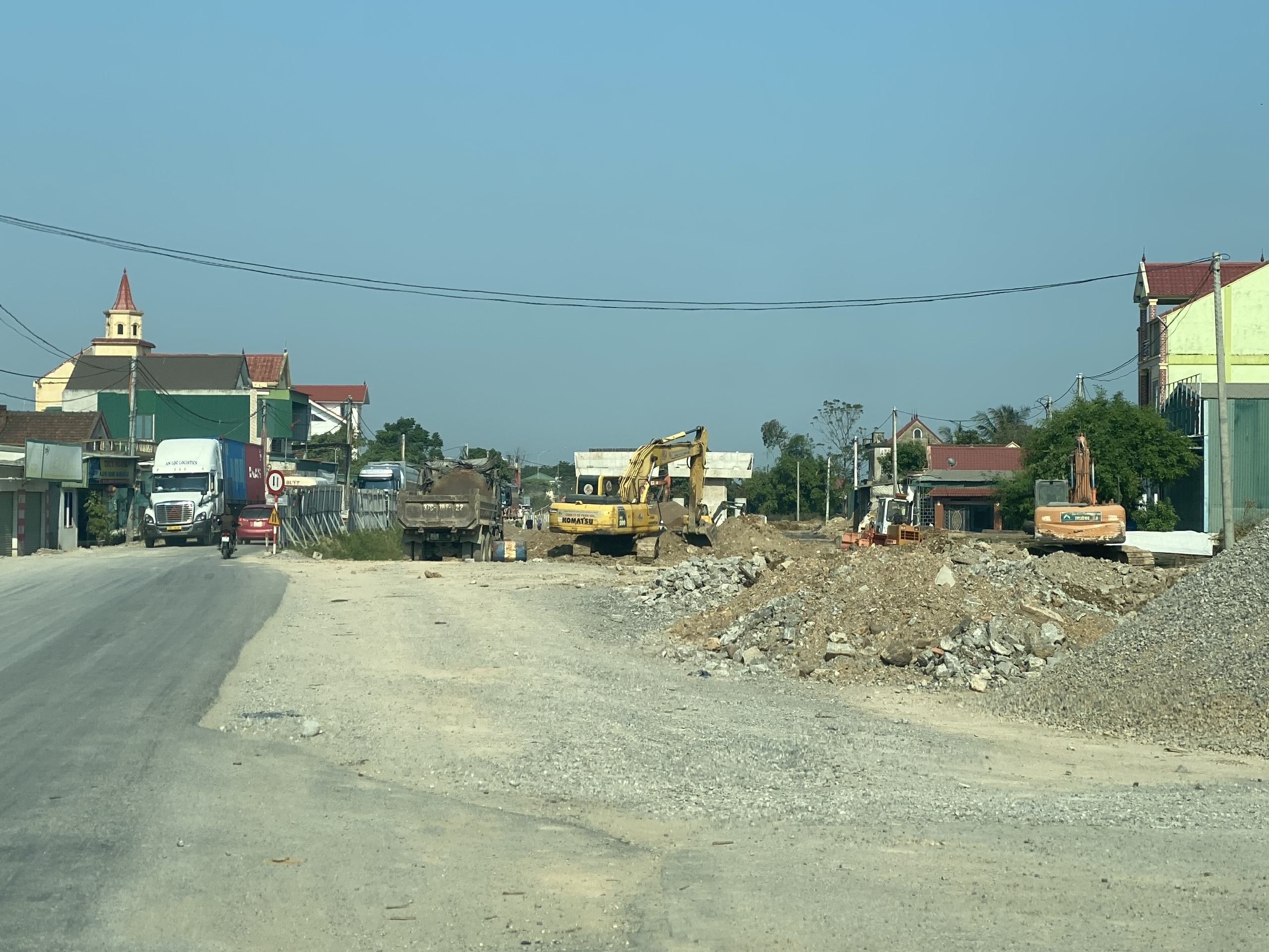 Nghệ An: Nỗ lực bàn giao mặt bằng dự án nâng cấp QL7- Ảnh 1. Nghệ An: Nỗ lực bàn giao mặt bằng dự án nâng cấp QL7- Ảnh 1.