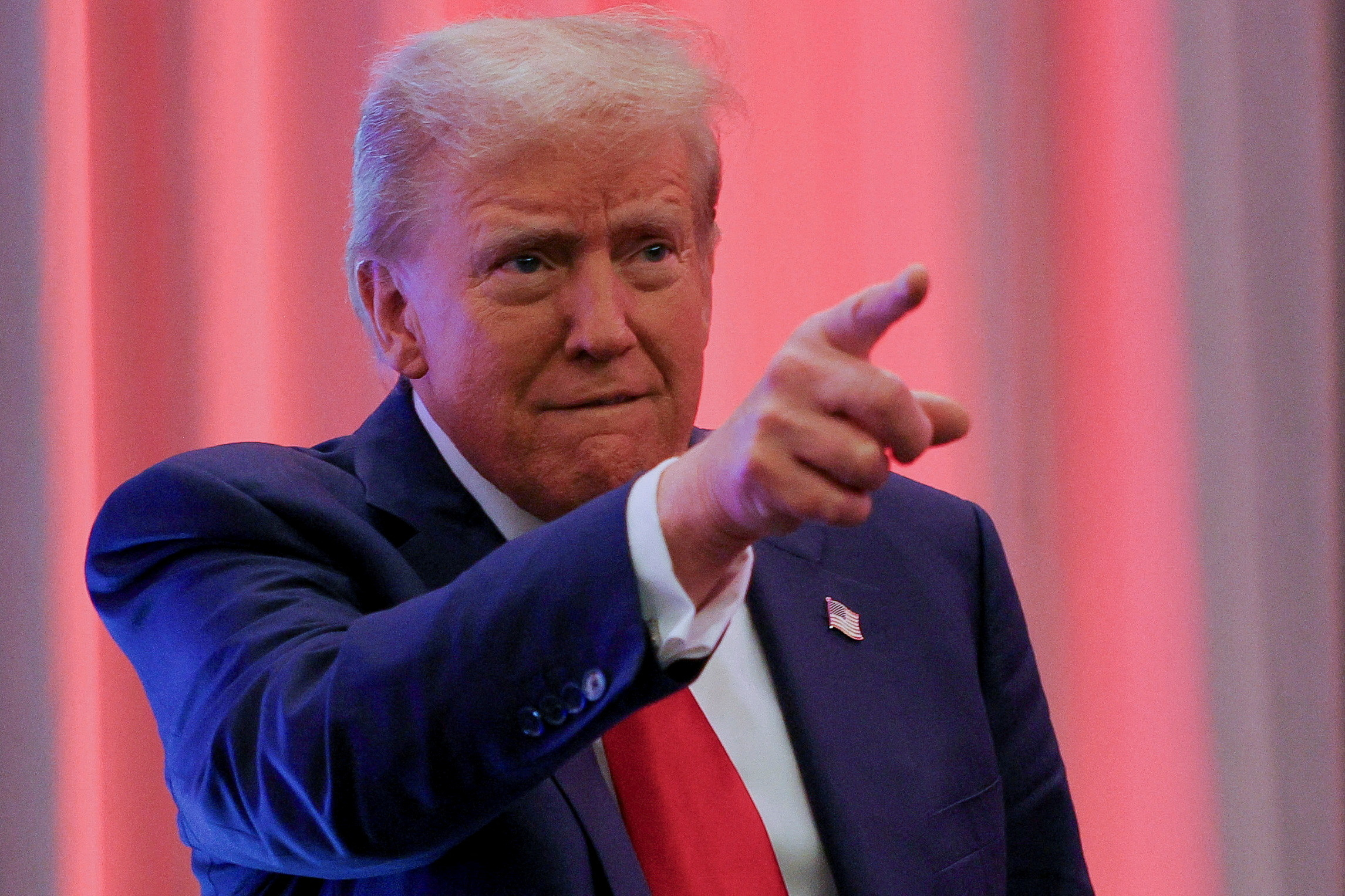 Ông Trump sẽ sử dụng quân đội để trục xuất hàng loạt người nhập cư- Ảnh 1. Ông Trump sẽ sử dụng quân đội để trục xuất hàng loạt người nhập cư- Ảnh 1.