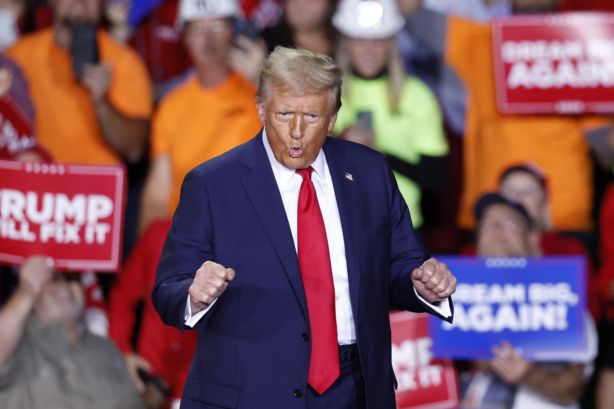 Ông Trump thắng bang chiến địa đầu tiên, gay cấn chờ xanh hay đỏ- Ảnh 2. Ông Trump thắng bang chiến địa đầu tiên, gay cấn chờ xanh hay đỏ- Ảnh 2.