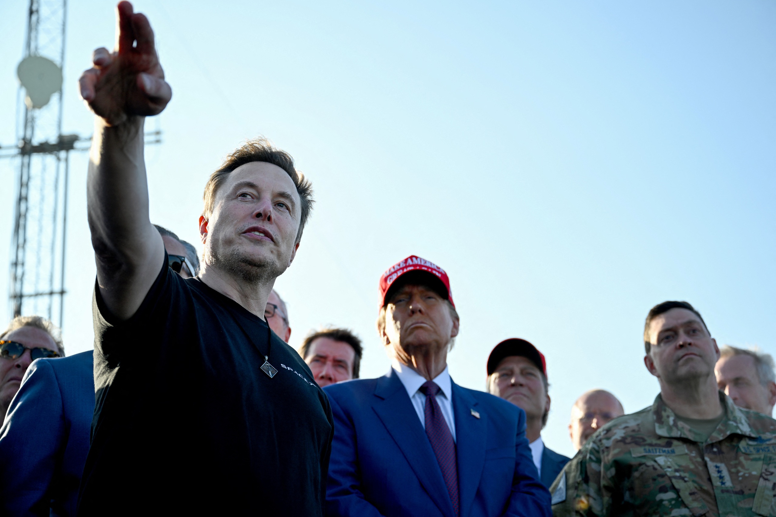 Ông Trump xem SpaceX của tỉ phú Elon Musk phóng phi thuyền Starship- Ảnh 1. Ông Trump xem SpaceX của tỉ phú Elon Musk phóng phi thuyền Starship- Ảnh 1.