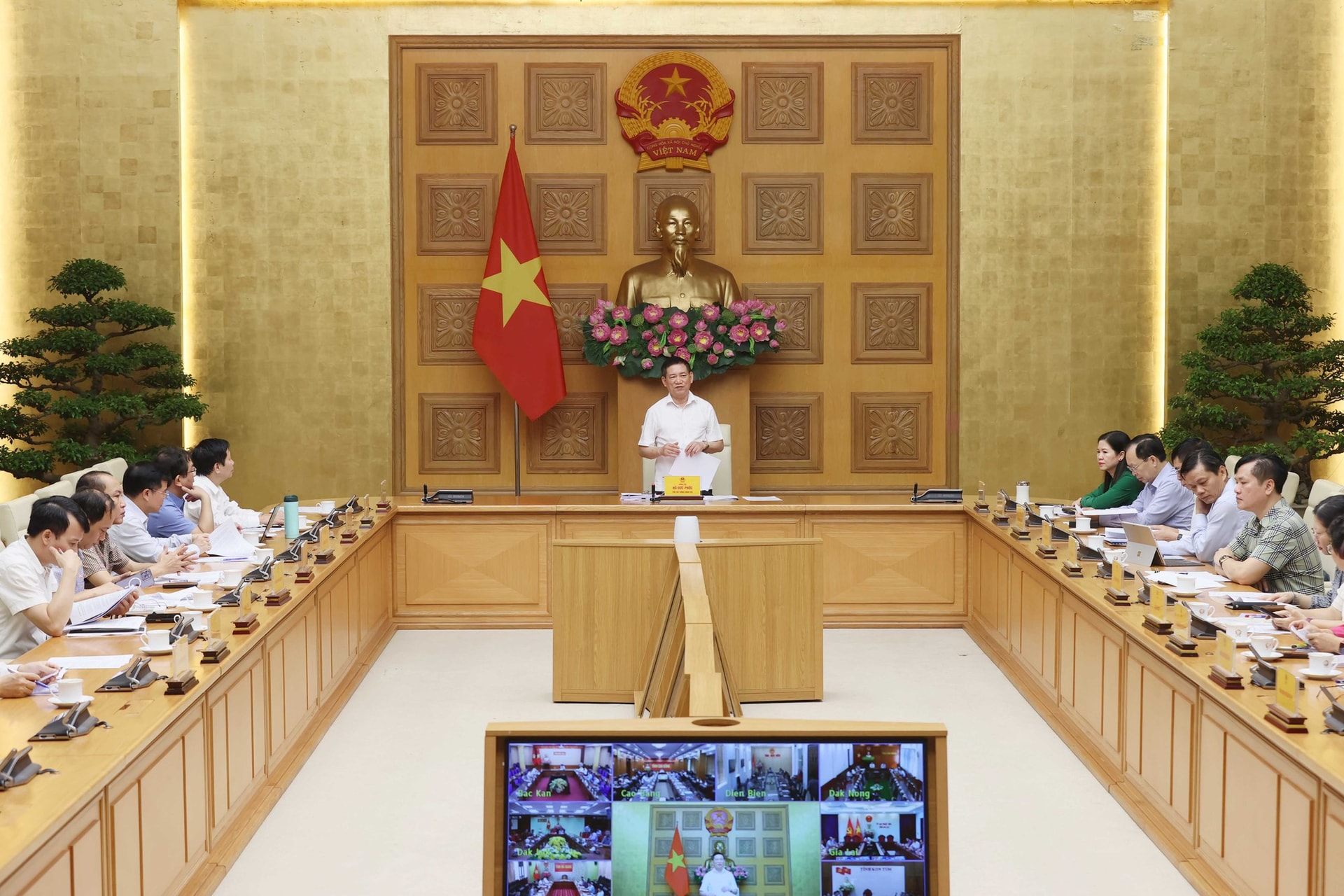 Phó Thủ tướng Hồ Đức Phớc đôn đốc giải ngân vốn đầu tư công- Ảnh 1. Phó Thủ tướng Hồ Đức Phớc đôn đốc giải ngân vốn đầu tư công- Ảnh 1.