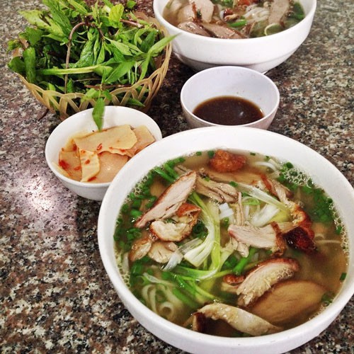Phở vịt quay, lạ mà ngon khó quên - Ảnh 1. Phở vịt quay, lạ mà ngon khó quên - Ảnh 1.