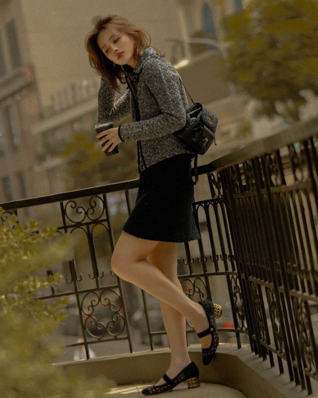 Phối đồ công sở sang trọng theo phong cách Cô Em Trendy- Ảnh 1. Phối đồ công sở sang trọng theo phong cách Cô Em Trendy- Ảnh 1.